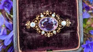 История возникновения брошей с драгоценными камнями