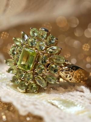 кольцо с изумрудом