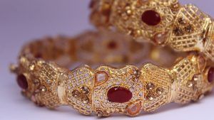 Искусство комбинирования украшений: смешиваем драгоценные и полудрагоценные камни