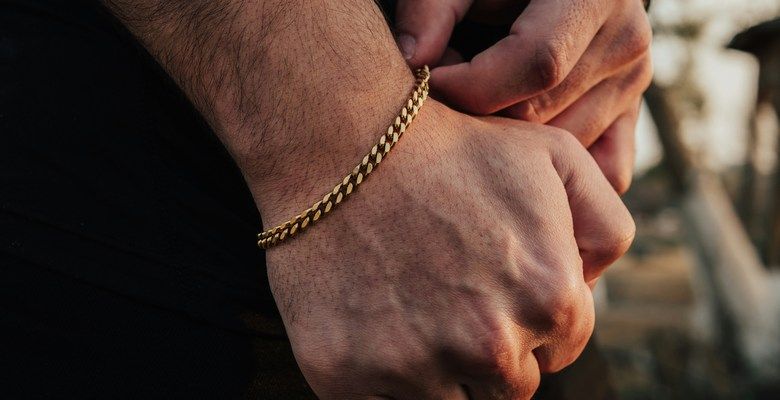 Мужская бижутерия: модные аксессуары по доступной цене