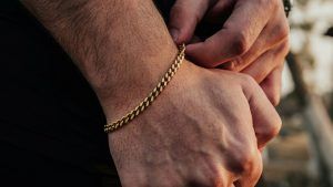 Особенности хранения и чистки мужских ювелирных украшений