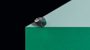 Оригинальность и эксклюзивность мужских украшений с драгоценными камнями