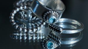 Мужские кольца с поделочными камнями: как выбрать и носить