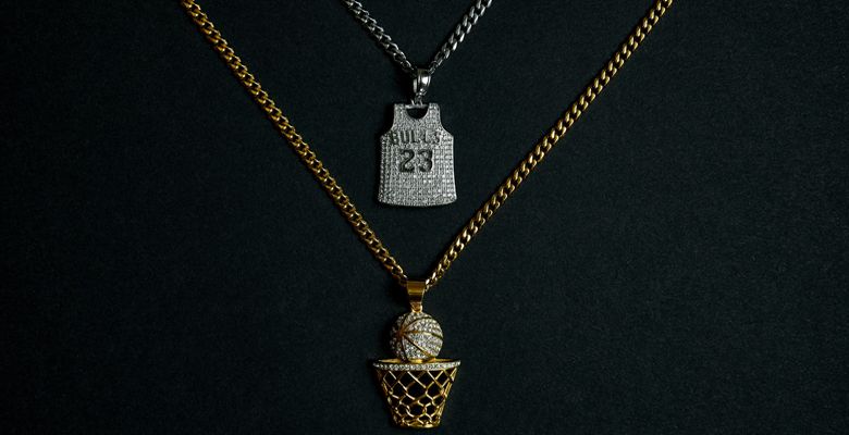 Мужские подвески с драгоценными камнями: модные тренды