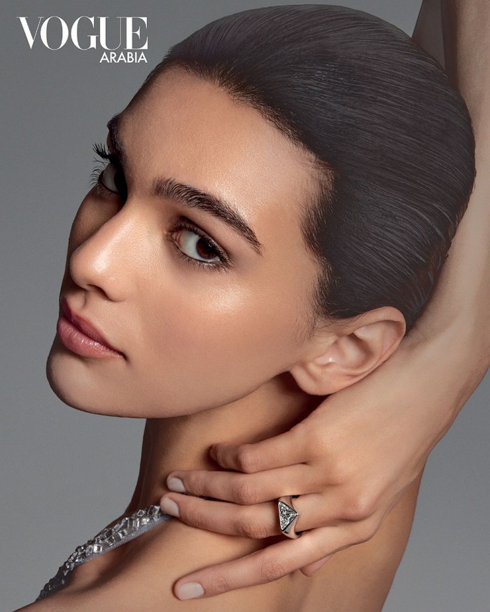 Кольцо с логотипом Prada Eternal Gold из белого золота с бриллиантами огранки Prada, выращенными в лаборатории Кольцо с логотипом Prada Eternal Gold из белого золота с бриллиантами огранки Prada, выращенными в лаборатории