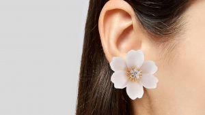 Van Cleef & Arpels отдает дань уважения флоре на выставке ювелирных изделий и часов в Дохе