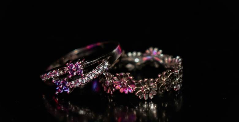 Кольца с розовыми камнями: какие бывают, как выбрать и носить