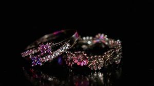 Кольца с розовыми камнями: какие бывают, как выбрать и носить