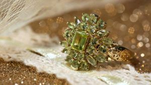 Кольца с зелеными камнями: какие бывают, как выбрать и носить