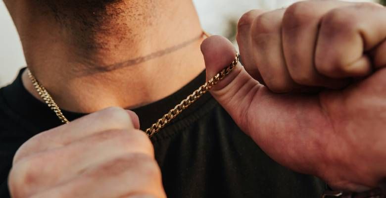 Секреты правильного выбора колье для мужчины