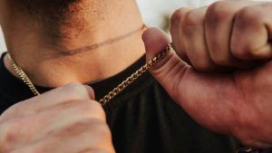 Секреты правильного выбора колье для мужчины