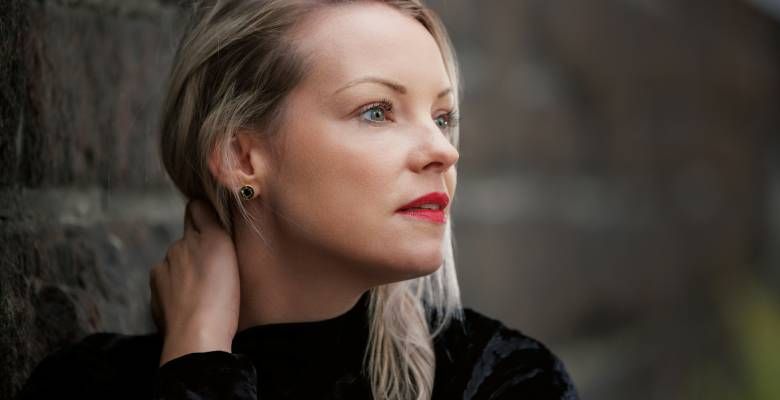 Серьги с черными камнями: какие бывают, как выбрать и носить