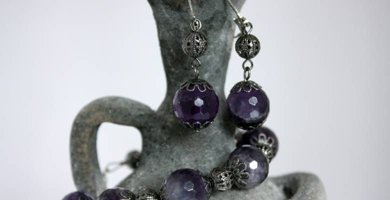 Серьги с фиолетовыми камнями: какие бывают, как выбрать и носить