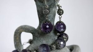 Серьги с фиолетовыми камнями: какие бывают, как выбрать и носить