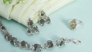 Интересные факты о молдавите: символы и традиции Интересные факты о молдавите: символы и традиции