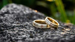 История эволюции обручальных колец: традиции и новые тенденции