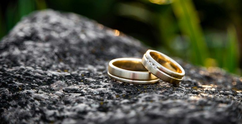 История эволюции обручальных колец: традиции и новые тенденции