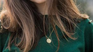 Какие украшения носить со свитером, чтобы это было модно Какие украшения носить со свитером, чтобы это было модно