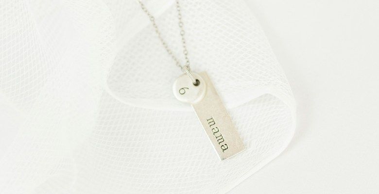 Какие украшения подарить молодой маме