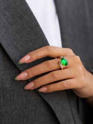 Кольцо с зеленым камнем