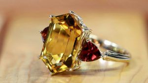 Кольца с жёлтыми камнями: какие бывают, как выбрать и носить