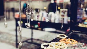 Где учатся на ювелира, огранщика или геммолога