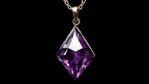 Подвески с фиолетовыми камнями: какие бывают, как выбрать и носить Подвески с фиолетовыми камнями: какие бывают, как выбрать и носить