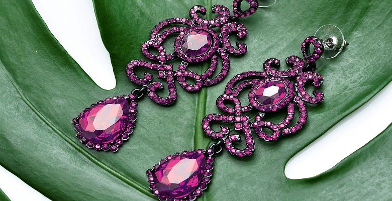 Серьги с розовыми камнями: какие бывают, как выбрать и носить