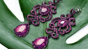 Серьги с розовыми камнями: какие бывают, как выбрать и носить