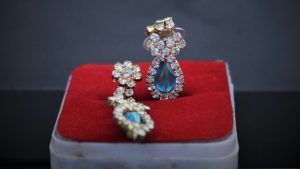 Серьги с синими камнями: какие бывают, как выбрать и носить