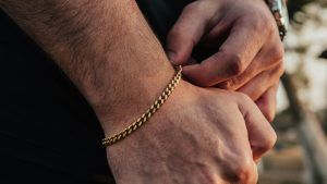 Топ-5 ювелирных подарков для парня на День рождения