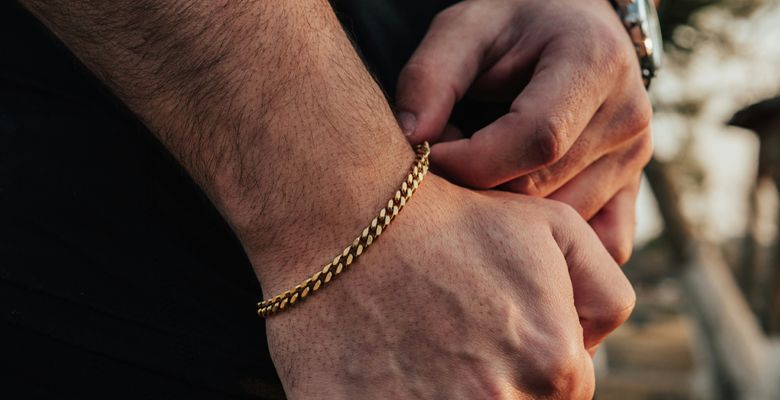 Топ-5 ювелирных подарков для парня на День рождения