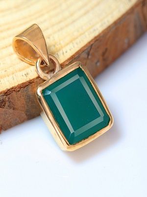 Подвески с зелеными камнями