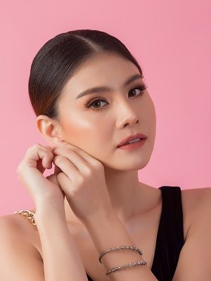 Серьги с розовыми камнями