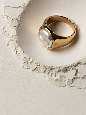 Кольца с белыми камнями