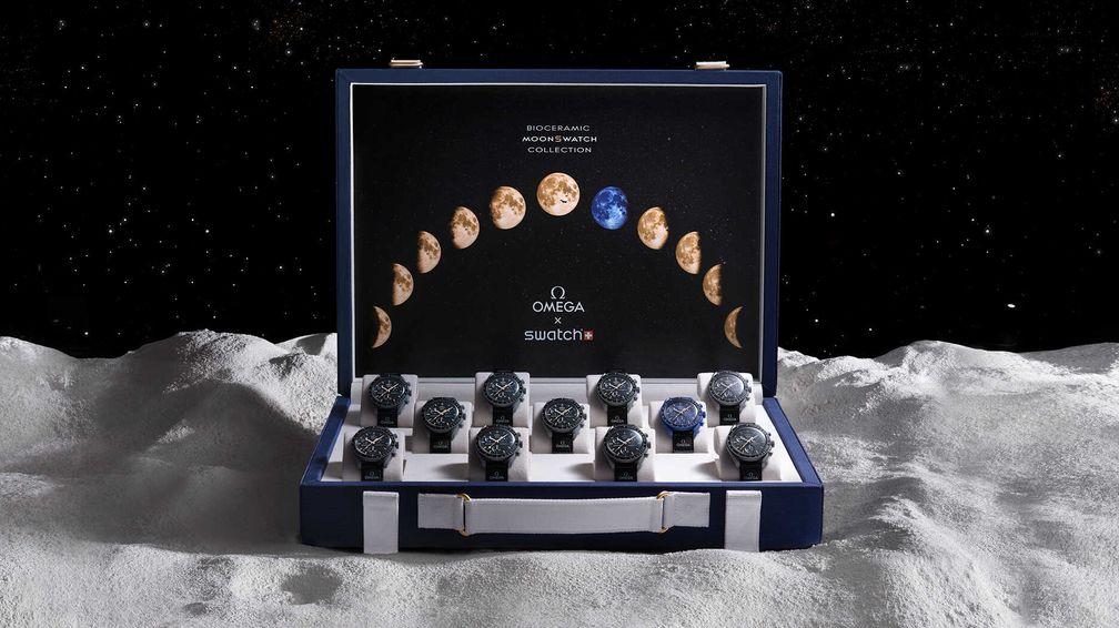 Чемоданы MoonSwatch от Sotheby’s проданы более чем за $ 600 000