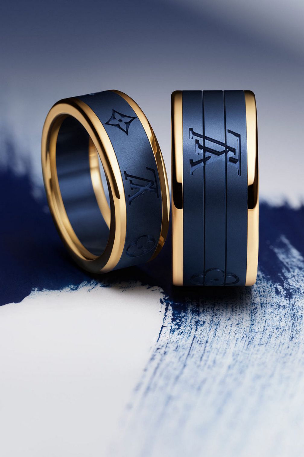 Маленькое кольцо Les Gastons Vuitton и кольцо Puzzle из желтого золота и титана