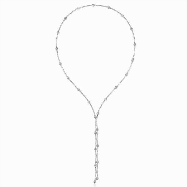 В моде лариат и другие виды удлиненных колье