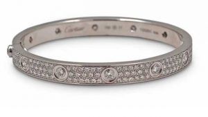 Всё, что вам нужно знать о браслете Cartier Love Всё, что вам нужно знать о браслете Cartier Love