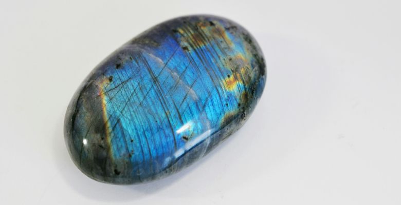 лабрадорит