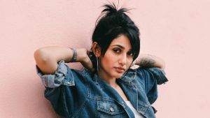 Серьги-кольца для женщин, большие и малые: какие бывают и как носить