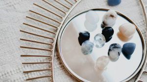 Халцедоны для Весов: да или нет?