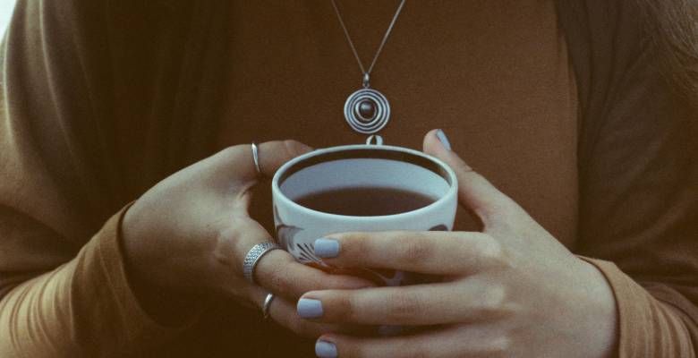 Подвески с черными камнями: какие бывают, как выбрать и носить