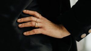 Как выбрать кольцо для делового образа