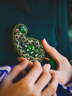 брошь к сорундом