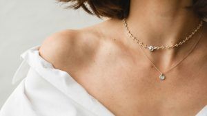 Многослойные колье: тренд, который добавит изюминку в ваш стиль