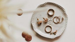 Ювелирные тренды для миллениалов: как украсить себя стильно и современно