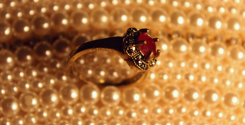 Корунды для Водолеев: да или нет?