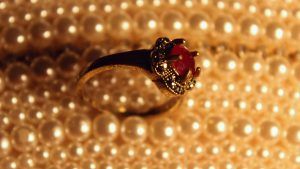 Корунды для Водолеев: да или нет?