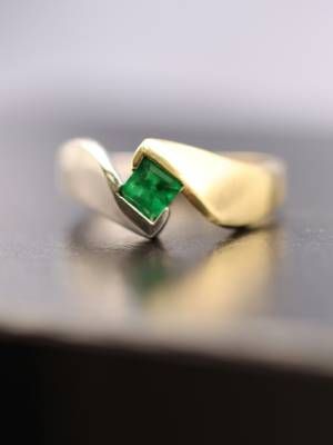 кольцо с корудном